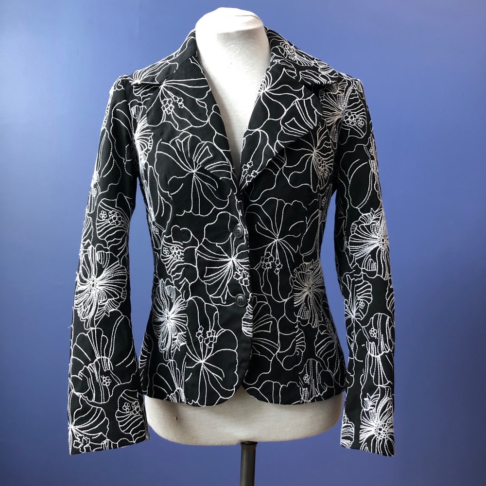 Dinh Ba Embroidered Black White Blazer Jacket